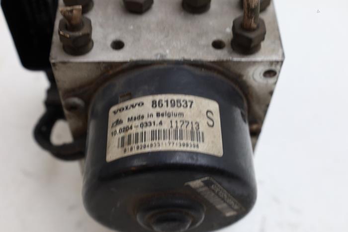 Gebruikte ABS Pomp Volvo V70 (SW) 2.4 20V 140 Prijs € 100,00 Margeregeling aangeboden door Auto Demontage Elferink B.V.