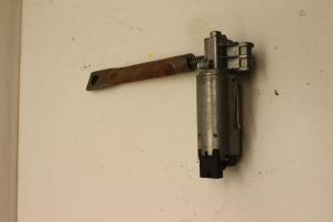 Gebruikte Stoelverstelling motor Saab 9-3 II Sport Sedan (YS3F) 2.8 V6 24V Turbo Aero Prijs € 50,00 Margeregeling aangeboden door Auto Demontage Elferink B.V.