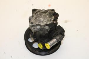 Gebruikte Servopomp Saab 9-5 Estate (YS3E) 3.0 TiD V6 24V Prijs € 125,00 Margeregeling aangeboden door Auto Demontage Elferink B.V.