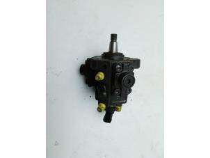 Gebruikte Brandstofpomp Mechanisch Saab 9-3 II Sport Sedan (YS3F) 1.9 TiD 16V Prijs € 150,00 Margeregeling aangeboden door Auto Demontage Elferink B.V.