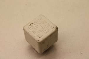 Gebruikte Relais Saab 9-3 II Sport Sedan (YS3F) 1.8t 16V Prijs € 25,00 Margeregeling aangeboden door Auto Demontage Elferink B.V.