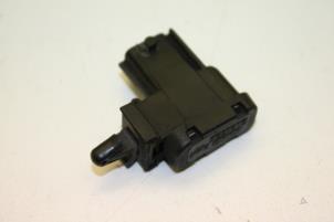 Gebruikte Airco Schakelaar Saab 9-3 I (YS3D) 2.2 TiD 16V Prijs € 25,00 Margeregeling aangeboden door Auto Demontage Elferink B.V.