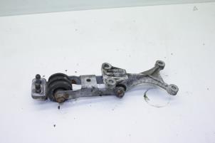 Gebruikte Versnellingsbak Steun Volvo XC90 I 2.9 T6 24V Prijs € 25,00 Margeregeling aangeboden door Auto Demontage Elferink B.V.