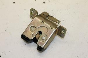 Gebruikte Slotmechaniek Achterklep Saab 900 II 2.3,S,SE,Si 16V Prijs € 25,00 Margeregeling aangeboden door Auto Demontage Elferink B.V.