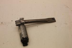 Gebruikte Stoelverstelling motor Saab 9-3 Sport Estate (YS3F) 1.9 TiD 16V Prijs € 75,00 Margeregeling aangeboden door Auto Demontage Elferink B.V.