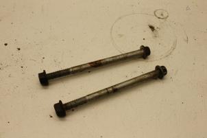 Gebruikte Bouten set Saab 9-5 (YS3E) 2.3 Turbo 16V Aero TS Prijs € 25,00 Margeregeling aangeboden door Auto Demontage Elferink B.V.