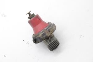 Gebruikte Schakelaar Oliedruk Saab 99 2.0 GL Prijs € 25,00 Margeregeling aangeboden door Auto Demontage Elferink B.V.