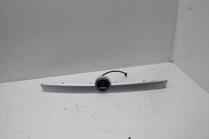 Gebruikte Handgreep Achterklep Saab 9-3 II Sport Sedan (YS3F) 1.9 TiD 16V Prijs € 50,00 Margeregeling aangeboden door Auto Demontage Elferink B.V.