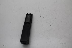 Gebruikte Raam schakelaar elektrisch Saab 9-3 II (YS3F) 2.0t 16V Prijs € 25,00 Margeregeling aangeboden door Auto Demontage Elferink B.V.