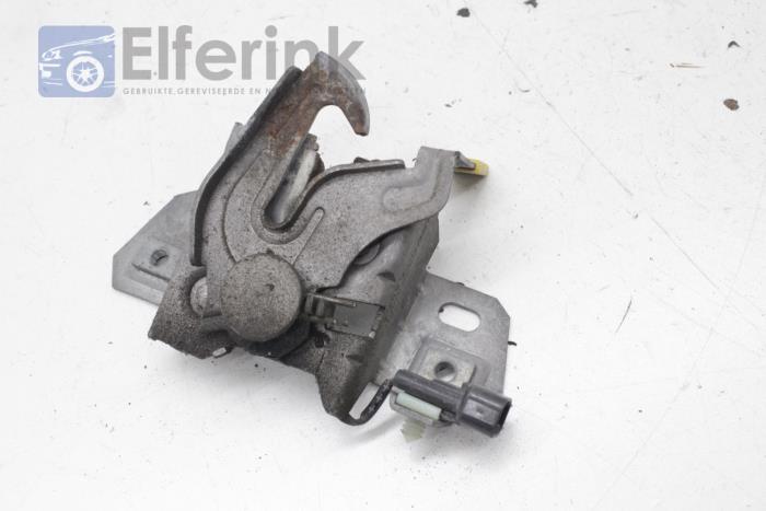 Bonnet lock mechanism Volvo S40