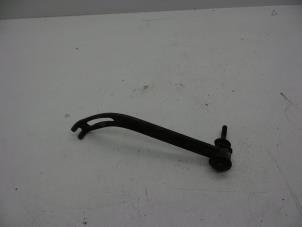 Gebruikte Dynamosteun boven Saab 900 Prijs € 25,00 Margeregeling aangeboden door Auto Demontage Elferink B.V.