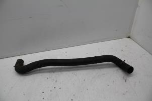 Gebruikte Radiateurslang Saab 9-3 I (YS3D) 2.2 TiD 16V Prijs € 25,00 Margeregeling aangeboden door Auto Demontage Elferink B.V.