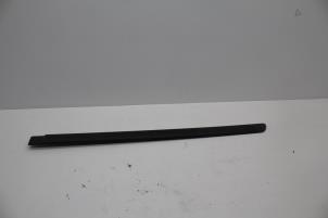 Gebruikte Sierstrip Saab 9-3 03- Prijs € 25,00 Margeregeling aangeboden door Auto Demontage Elferink B.V.