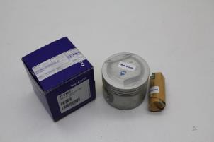 Gebruikte Zuiger Volvo 9-Serie Prijs € 40,00 Margeregeling aangeboden door Auto Demontage Elferink B.V.