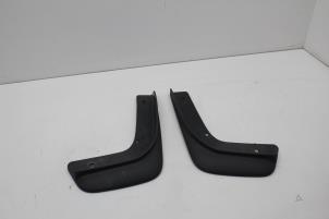 Gebruikte Spatlap Volvo C30 Prijs € 50,00 Margeregeling aangeboden door Auto Demontage Elferink B.V.