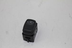 Gebruikte Schakelaar Volvo V70 Prijs € 25,00 Margeregeling aangeboden door Auto Demontage Elferink B.V.