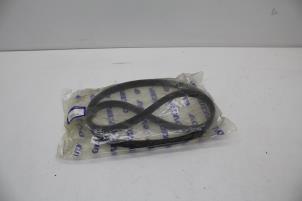 Gebruikte Multiriem Volvo 4-Serie Prijs € 25,00 Margeregeling aangeboden door Auto Demontage Elferink B.V.