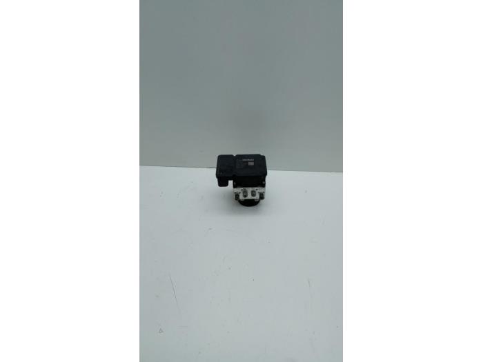 Gebruikte ABS Pomp Volvo XC70 (BZ) 3.0 T6 24V AWD Prijs € 100,00 Margeregeling aangeboden door Auto Demontage Elferink B.V.