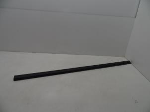 Gebruikte Portierlijst Saab 9-3 I (YS3D) 2.0,S 16V Prijs € 25,00 Margeregeling aangeboden door Auto Demontage Elferink B.V.