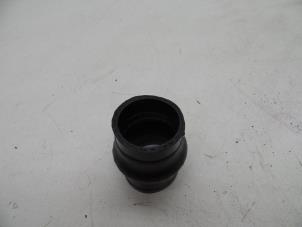 Gebruikte Intercooler Slang Saab 9-3 I (YS3D) 2.2 TiD 16V Prijs € 25,00 Margeregeling aangeboden door Auto Demontage Elferink B.V.