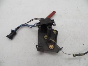 Gebruikte Cabriodak Bediening Saab 900 Prijs € 50,00 Margeregeling aangeboden door Auto Demontage Elferink B.V.