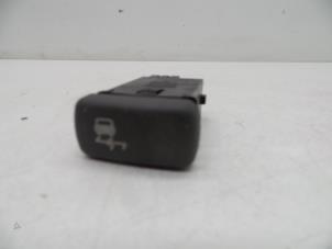 Gebruikte Schakelaar Volvo V40 (VW) 2.0 16V Prijs € 25,00 Margeregeling aangeboden door Auto Demontage Elferink B.V.