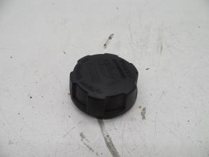 Gebruikte Oliedop Volvo S80 (TR/TS) 2.4 D5 20V Prijs € 25,00 Margeregeling aangeboden door Auto Demontage Elferink B.V.