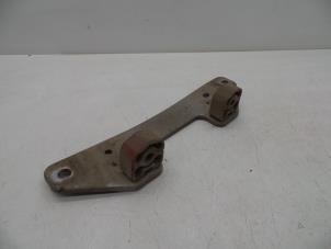 Gebruikte Uitlaatsteun Saab 9-5 Estate (YS3E) 1.9 TiD 16V Prijs € 25,00 Margeregeling aangeboden door Auto Demontage Elferink B.V.