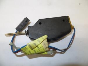 Gebruikte Motor Centrale Deurvergrendeling Saab 9000 Prijs € 25,00 Margeregeling aangeboden door Auto Demontage Elferink B.V.