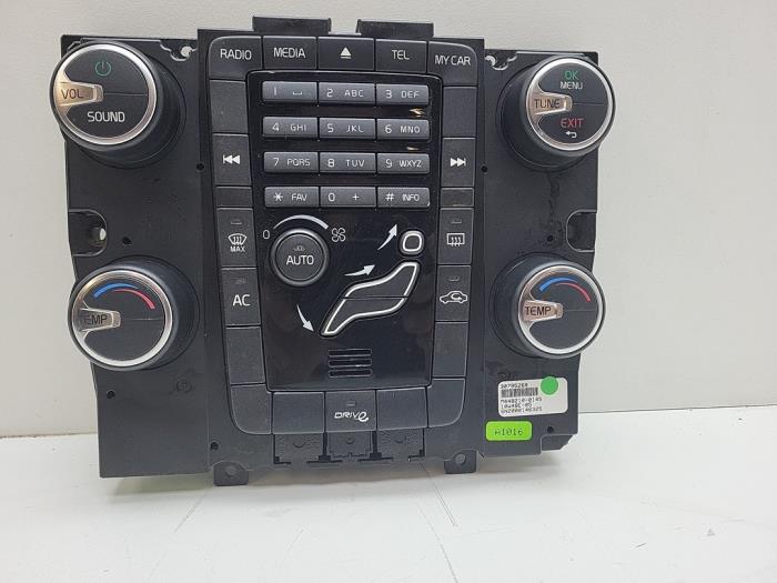 Gebruikte Computer Kachel Volvo V60 I (FW/GW) 1.6 T3 16V Prijs € 150,00 Margeregeling aangeboden door Auto Demontage Elferink B.V.