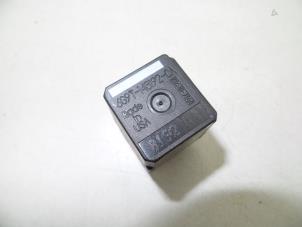 Gebruikte Relais Volvo XC60 I (DZ) 2.4 D5 20V AWD Prijs € 25,00 Margeregeling aangeboden door Auto Demontage Elferink B.V.