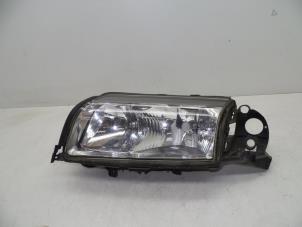 Gebruikte Koplamp links Volvo S80 (TR/TS) 2.4 SE 20V 170 Prijs € 50,00 Margeregeling aangeboden door Auto Demontage Elferink B.V.