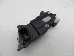 Gebruikte Motor Centrale Deurvergrendeling Volvo V50 (MW) 1.8 16V Prijs € 25,00 Margeregeling aangeboden door Auto Demontage Elferink B.V.