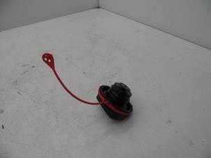 Gebruikte Tankdop Opel Corsa D 1.3 CDTi 16V ecoFLEX Prijs € 25,00 Margeregeling aangeboden door Auto Demontage Elferink B.V.