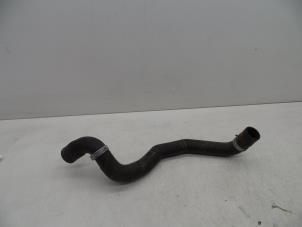 Gebruikte Koelwaterslang Saab 9-5 Estate (YS3E) 1.9 TiD 16V Prijs € 25,00 Margeregeling aangeboden door Auto Demontage Elferink B.V.