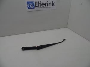 Gebruikte Ruitenwisserarm voor Saab 9-7X 4.2i V6 24V AWD Prijs € 25,00 Margeregeling aangeboden door Auto Demontage Elferink B.V.