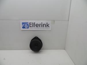 Gebruikte Speaker Saab 9-5 (YS3G) 2.0 TiD 16V Prijs € 40,00 Margeregeling aangeboden door Auto Demontage Elferink B.V.