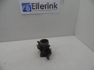 Gebruikte Gasklephuis Saab 900 I 2.0 i 16V Prijs € 50,00 Margeregeling aangeboden door Auto Demontage Elferink B.V.