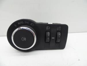 Gebruikte Licht Schakelaar Opel Insignia 2.0 Turbo 16V Ecotec Prijs € 25,00 Margeregeling aangeboden door Auto Demontage Elferink B.V.