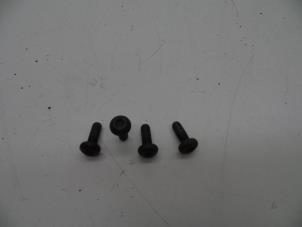 Gebruikte Bouten set Saab 9-5 (YS3E) 2.0t 16V Prijs € 25,00 Margeregeling aangeboden door Auto Demontage Elferink B.V.