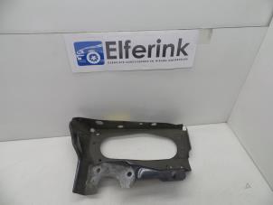 Gebruikte Koplampframe links Saab 9-3 II Sport Sedan (YS3F) 1.8t 16V Prijs € 40,00 Margeregeling aangeboden door Auto Demontage Elferink B.V.