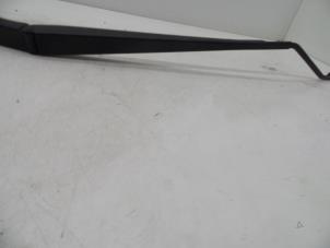 Gebruikte Ruitenwisserarm voor Opel Insignia Sports Tourer 2.0 CDTI 16V 160 Ecotec Prijs € 25,00 Margeregeling aangeboden door Auto Demontage Elferink B.V.