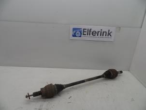 Gebruikte Steekas rechts-achter Volvo XC70 (SZ) XC70 2.4 D5 20V Prijs € 50,00 Margeregeling aangeboden door Auto Demontage Elferink B.V.