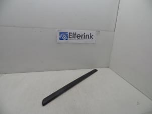 Gebruikte Deurlijst Saab 9-3 II Sport Sedan (YS3F) 2.2 TiD 16V Prijs € 25,00 Margeregeling aangeboden door Auto Demontage Elferink B.V.