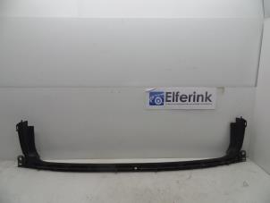 Gebruikte Bumperdeel midden-achter Saab 9-3 Sport Estate (YS3F) 2.0t 16V Prijs € 25,00 Margeregeling aangeboden door Auto Demontage Elferink B.V.
