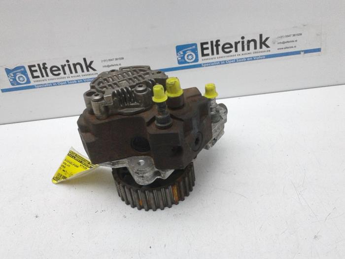 Dieselpomp van een Volvo V50 (MW) 1.6 D 16V 2005