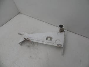 Gebruikte Steun (diversen) Volvo V70 (SW) 2.4 T 20V Prijs € 25,00 Margeregeling aangeboden door Auto Demontage Elferink B.V.