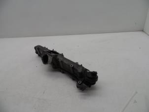 Gebruikte Inlaatspruitstuk Saab 9-5 Estate (YS3E) 2.2 TiD 16V Prijs € 25,00 Margeregeling aangeboden door Auto Demontage Elferink B.V.