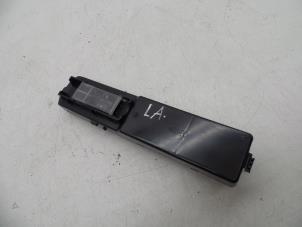 Gebruikte Raam schakelaar elektrisch Saab 9-3 II (YS3F) 1.8t 16V Prijs € 40,00 Margeregeling aangeboden door Auto Demontage Elferink B.V.