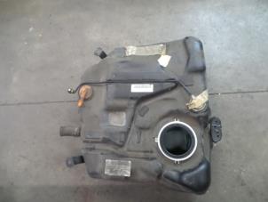 Gebruikte Tank Volvo C70 (MC) 2.5 T5 20V Prijs € 75,00 Margeregeling aangeboden door Auto Demontage Elferink B.V.